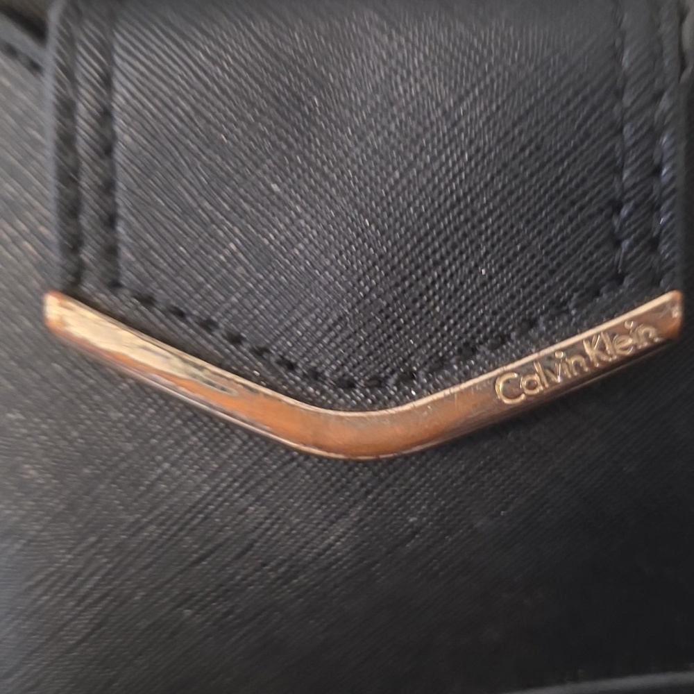 CALVIN KLEIN BLACK CROSSBODY SHOULDER BAG WITH GOLD ACCENT - Picture 3 of 3